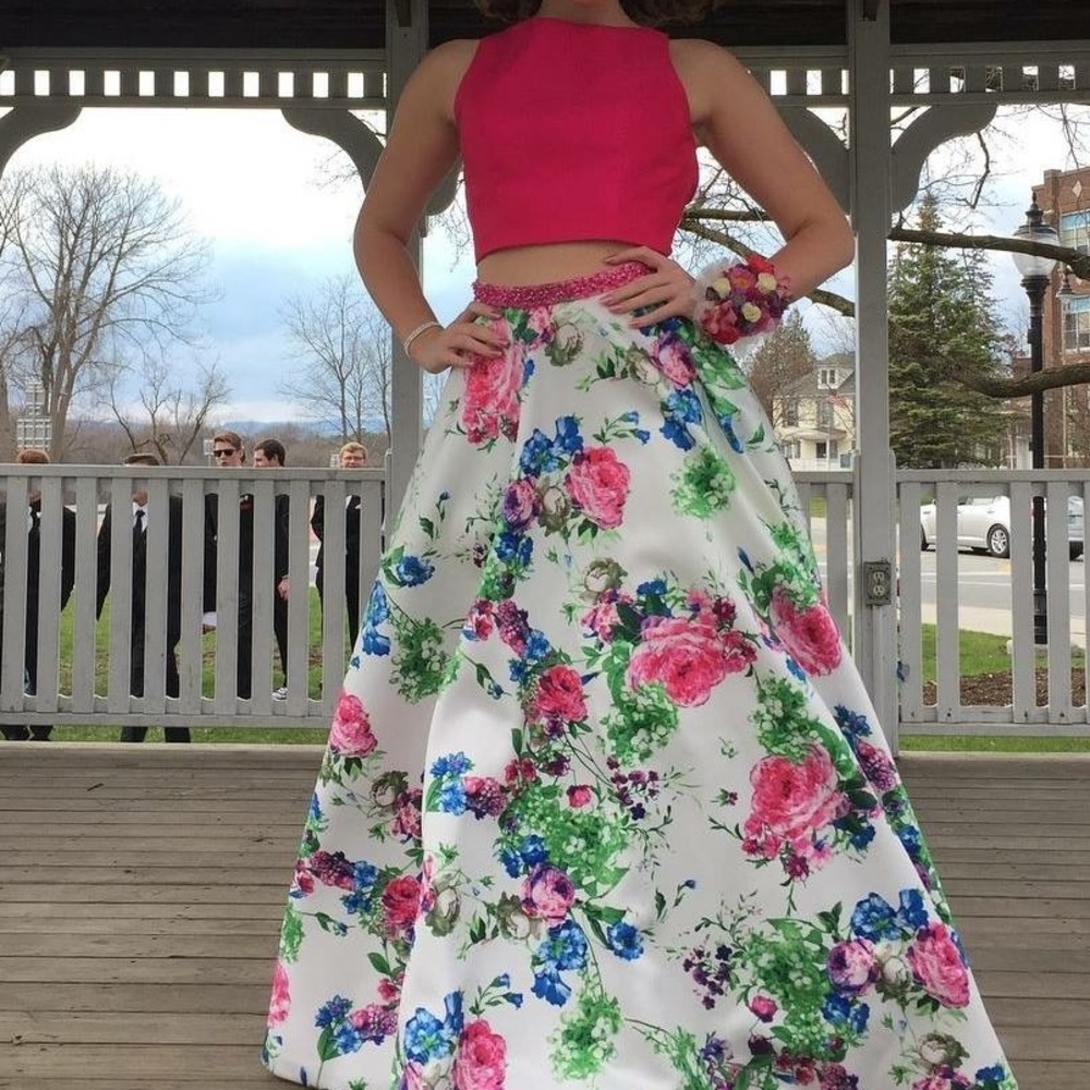 Prom Dress - Picture 4 of 4